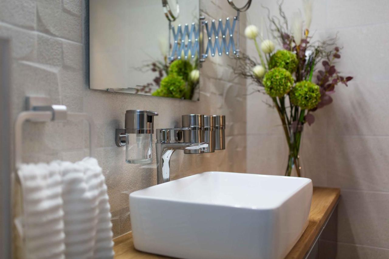 Premium Rooms By Hi5 - Style At The Comedy Theater Budapest Extérieur photo