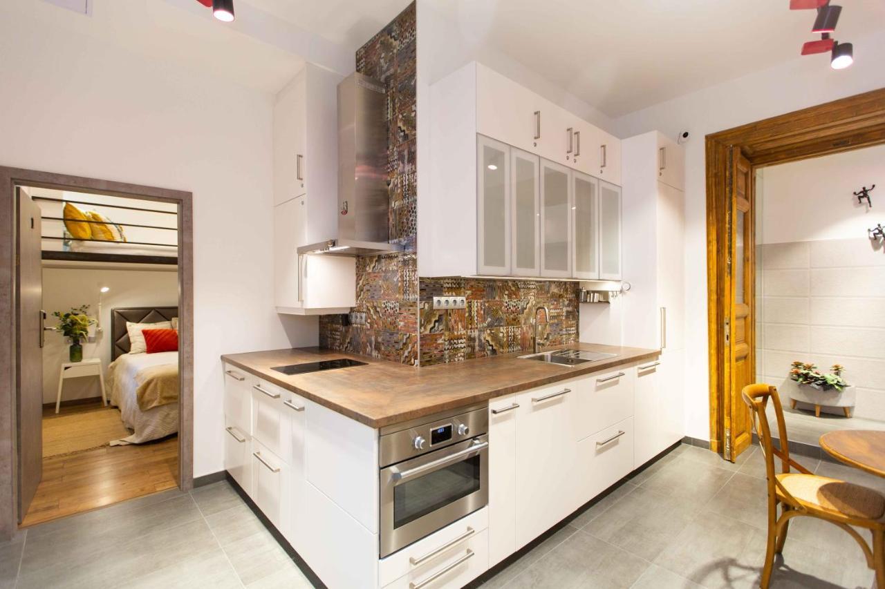 Premium Rooms By Hi5 - Style At The Comedy Theater Budapest Extérieur photo