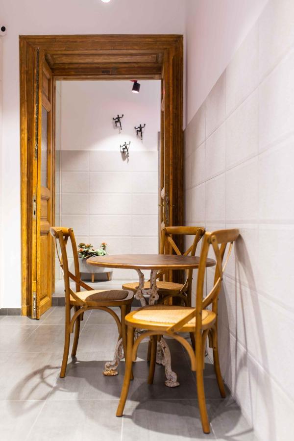 Premium Rooms By Hi5 - Style At The Comedy Theater Budapest Extérieur photo