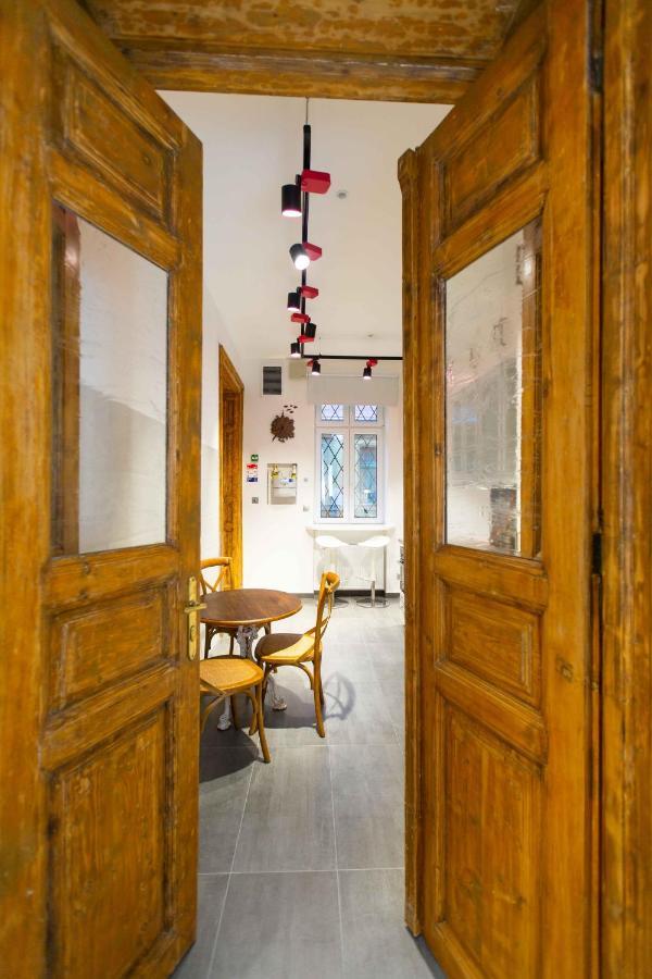 Premium Rooms By Hi5 - Style At The Comedy Theater Budapest Extérieur photo