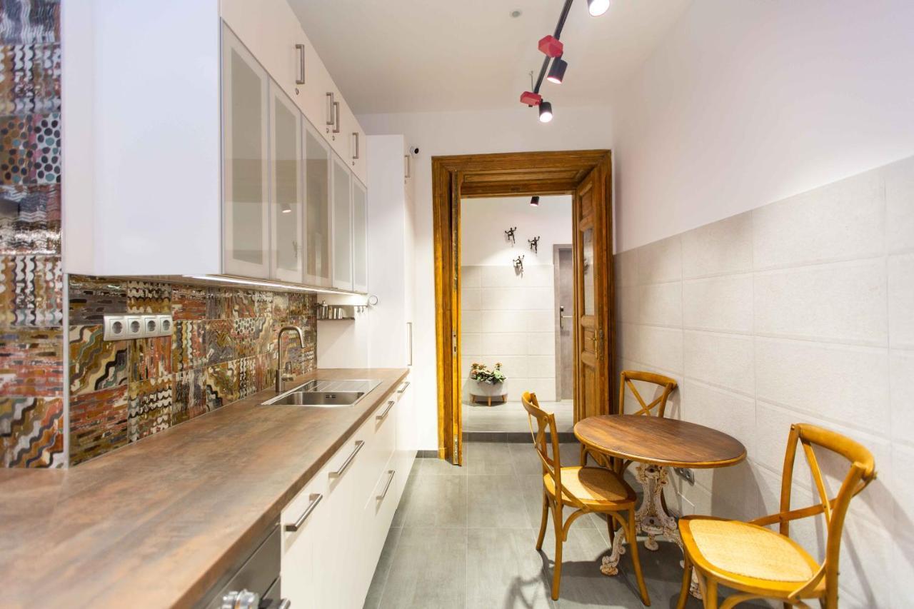 Premium Rooms By Hi5 - Style At The Comedy Theater Budapest Extérieur photo