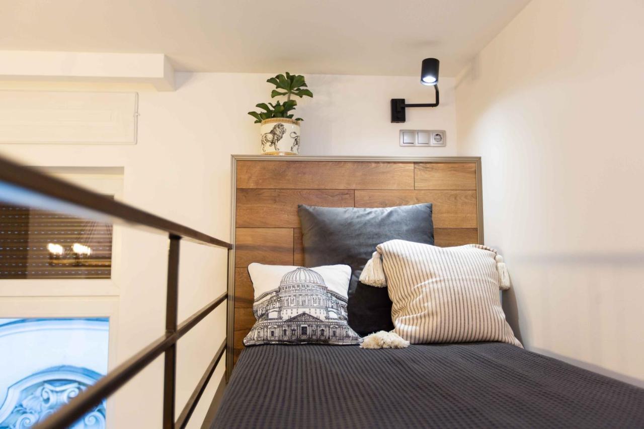Premium Rooms By Hi5 - Style At The Comedy Theater Budapest Extérieur photo